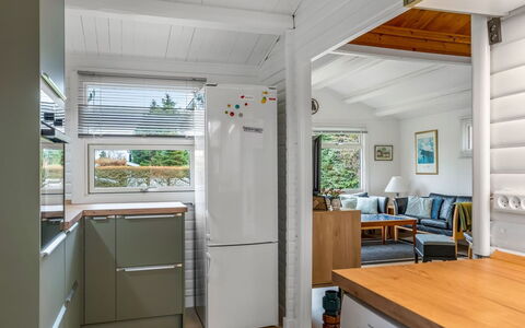 Aarno - 700M from the Sea: Køkken, Køkken Apparat, Større Bandage, Gulvbelægning, Indretning, Møbel, Countertop, Træ, Cabinetry, Loft