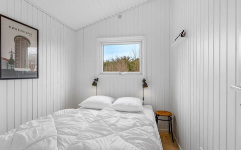 Aarno - 700M from the Sea: Træ, Soveværelse, Loft, Seng, Sengetøj, Sengetøj, Planke, Hårdttræ, Design, Sengetøj
