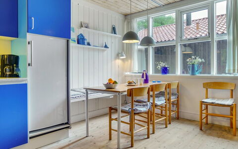 Bennek - 200M from the Sea: Tag, Hus, Hjem, Sommerhus, Dør, Sidespor, Dæk, Veranda, Planke, Hårdttræ