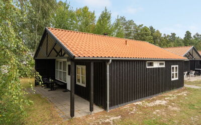 Bennek - 200M from the Sea