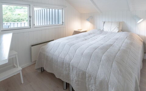 Niska - 300M from the Sea: Soveværelse, Træ, Sengetøj, Sengetøj, Loft, Etage, Seng, Gulvbelægning, Sengetøj, Indretning