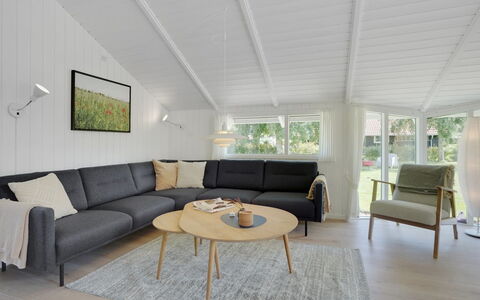 Niska - 300M from the Sea: Træ, Indretning, Gulvbelægning, Møbel, Etage, Stue, Loft, Couch, Trægulve