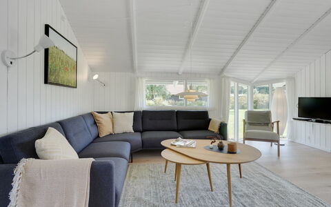 Niska - 300M from the Sea: Træ, Hjem, Stue, Couch, Trægulve, Loft, Hårdttræ, Bejdse
