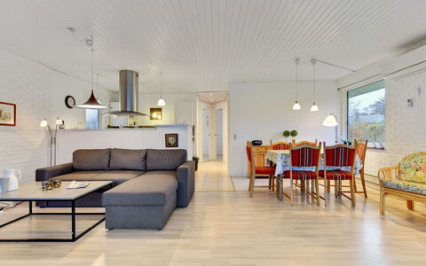 Umen - 300M from the Sea: Tag, Hus, Hjem, Sommerhus, Dør, Sidespor, Dæk, Veranda, Planke, Hårdttræ