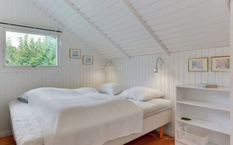 Sella - 500M from the Sea: Tag, Hus, Land Lot, Hjem, Sommerhus, Estate, Garden Bygninger, Skygge, Bjælkehytte, Landscaping