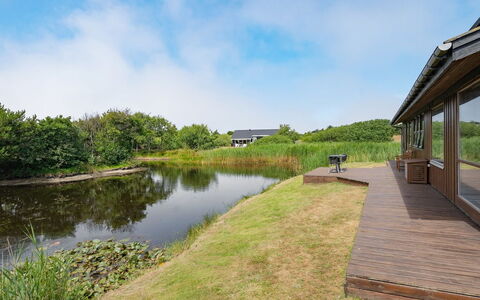 Frigga - 400M from the Sea: Tag, Hus, Hjem, Sommerhus, Dør, Sidespor, Dæk, Veranda, Planke, Hårdttræ