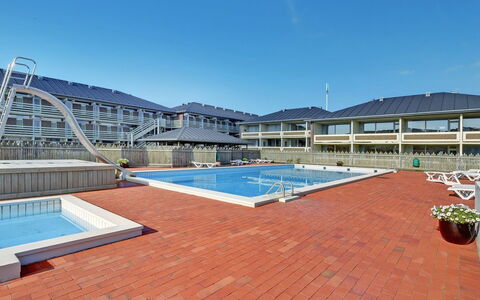 Britt - 100M from the Sea: Svømmepøl, Kompositmateriale, Udvej, Hotel, Design, Eco Hotel, Flise, Ferieby