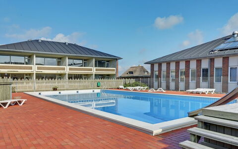 Britt - 100M from the Sea: Svømmepøl, Boligområde, Menneskelig Bosættelse, Hjem, Kompositmateriale, Estate, Udvej, Design, Hotel, Eco Hotel