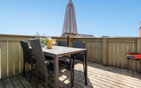 Roya - 1.9Km from the Sea: Møbel, Indretning, Stol, Gulvbelægning, Bord, Udvej, Etage, Loft, Værelse, Eco Hotel