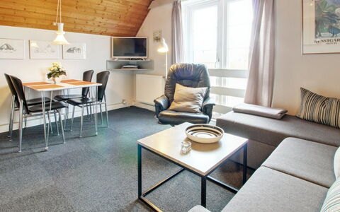 Roya - 1.9Km from the Sea: Møbel, Indretning, Stol, Gulvbelægning, Bord, Udvej, Etage, Loft, Værelse, Eco Hotel