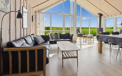 Jonna - 700M from the Sea: Træ, Hjem, Etage, Loft, Trægulve, Dør, Veranda, Sommerhus, Hårdttræ, Stol