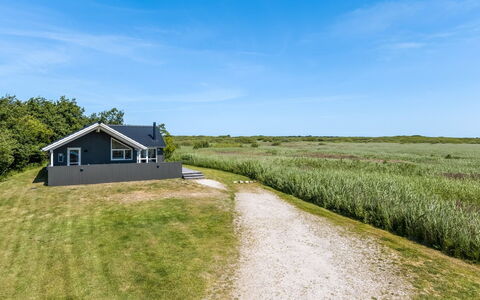 Jonna - 700M from the Sea: Tag, Land Lot, Sommerhus, Hjem, Landdistrikt, Skur, Sidespor, Garden Bygninger, Bjælkehytte, Hytte