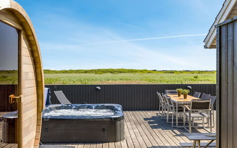 Jonna - 700M from the Sea: Tag, Land Lot, Sommerhus, Hjem, Landdistrikt, Skur, Sidespor, Garden Bygninger, Bjælkehytte, Hytte