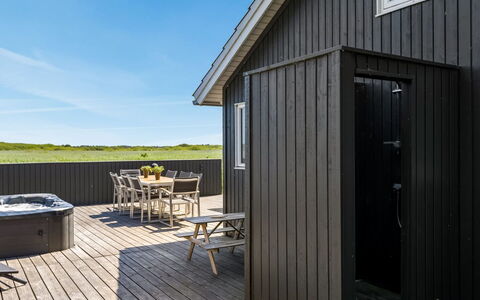 Jonna - 700M from the Sea: Tag, Land Lot, Sommerhus, Hjem, Landdistrikt, Skur, Sidespor, Garden Bygninger, Bjælkehytte, Hytte