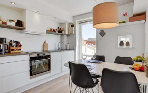 Gerharde - 2.3Km from the Sea: Møbel, Indretning, Køkken, Countertop, Gulvbelægning, Træ, Loft, Lysarmatur, Etage, Værelse
