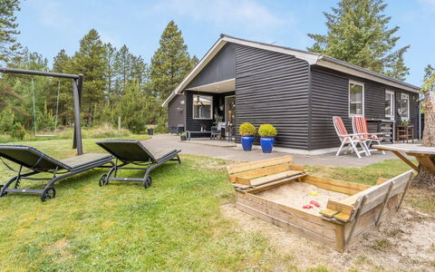 Bjarka - 2.9Km from the Sea: Sommerhus, Hjem, Hus, Tag, Veranda, Estate, Sidespor, Garden Bygninger, Stuehus, Gård
