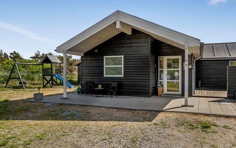 Minke - 2.2Km from the Sea: Hjem, Sommerhus, Veranda, Hårdttræ, Sidespor, Dæk, Skygge, Planke, Estate, Garden Bygninger