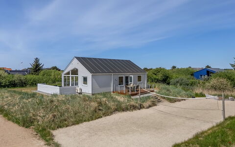 Eldora - 1.4Km from the Sea: Møbel, Træ, Indretning, Gulvbelægning, Etage, Stol, Værelse, Loft, Stue, Lejlighed