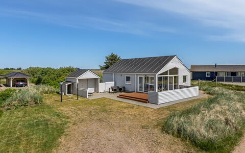 Eldora - 1.4Km from the Sea: Møbel, Træ, Indretning, Gulvbelægning, Etage, Stol, Værelse, Loft, Stue, Lejlighed