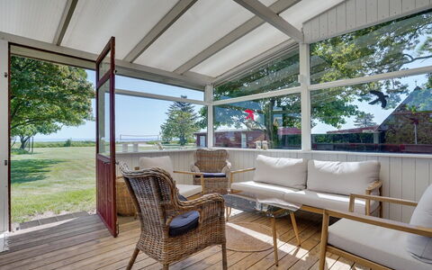 Edelgard - 4.5Km from the Sea: Møbel, Træ, Veranda, Gulvbelægning, Etage, Stol, Loft, Dæk, Hårdttræ, Dør