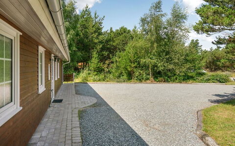 Orpah - 2.5Km from the Sea: Møbel, Træ, Indretning, Gulvbelægning, Etage, Stol, Værelse, Loft, Stue, Lejlighed