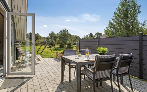 Sanelma - 900M from the Sea: Plantesamfund, Sollys, Urteagtig Plante, Have, Plantation, Landbrug, Farm