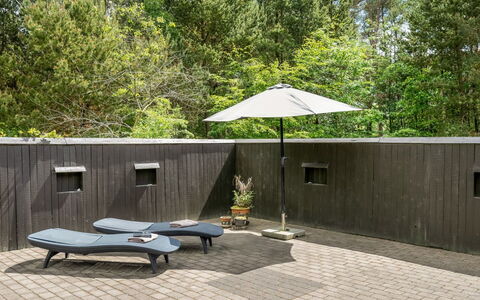 Eliane - 4Km from the Sea: Træ, Have, Udendørs Møbler, Kompositmateriale, Backyard, Dæk, Hårdttræ, Planke, Landscaping, Gård