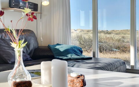 Meike - 300M from the Sea: Gulvbelægning, Etage, Loft, Indretning, Countertop, Køkken, Cabinetry, Værelse, Større Bandage, Lysarmatur