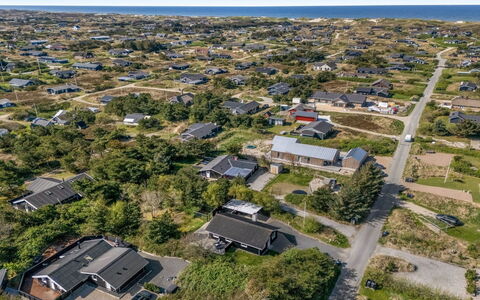 Ursel - 800M from the Sea: Hjem, Sommerhus, Veranda, Hårdttræ, Sidespor, Dæk, Skygge, Planke, Estate, Garden Bygninger