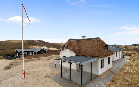 Annelouise - 100M from the Sea: Hus, Tag, Hjem, Sommerhus, Skur, Garden Bygninger, Sidespor, Gård, Bjælkehytte, Hytte