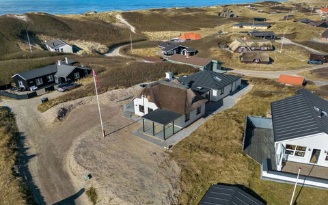 Annelouise - 100M from the Sea: Hus, Tag, Hjem, Sommerhus, Skur, Garden Bygninger, Sidespor, Gård, Bjælkehytte, Hytte