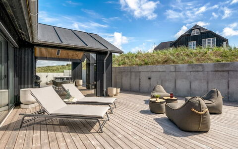 Maximiliane - from the Sea: Tag, Land Lot, Sommerhus, Hjem, Landdistrikt, Skur, Sidespor, Garden Bygninger, Bjælkehytte, Hytte