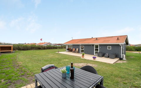 Thamara - 350M from the Sea: Hus, Tag, Hjem, Sommerhus, Skur, Garden Bygninger, Sidespor, Gård, Bjælkehytte, Hytte