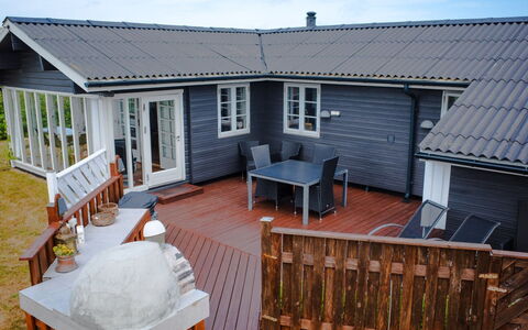 Algea - 300M from the Sea: Træ, Tag, Hus, Hjem, Sidespor, Sommerhus, Veranda, Dør, Dæk, Kompositmateriale