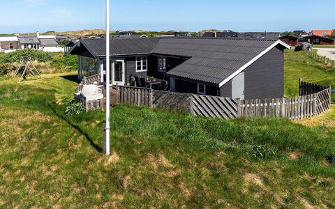 Algea - 300M from the Sea: Græs, Bygning, Tag, Hus, Hjem, Boligområde, Sommerhus, Arkitektur, Land Lot, Landdistrikt