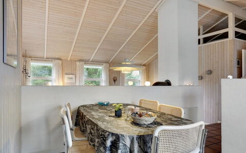 Tino - 900M from the Sea: Bjergrige Landskabsformer, Bjerg, Bakke, Bjergkæde, Hill Station, Menneskelig Bosættelse, Urban Design, Alps, Dal, Topmøde