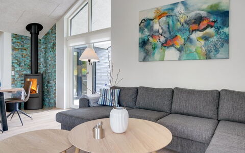 Antonina - 800M from the Sea: Indretning, Møbel, Gulvbelægning, Træ, Etage, Stue, Couch, Hjem, Loft, Belysning