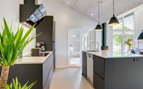 Antonina - 800M from the Sea: Køkken, Indretning, Countertop, Gulvbelægning, Møbel, Lysarmatur, Loft, Køkken Apparat, Træ, Cabinetry