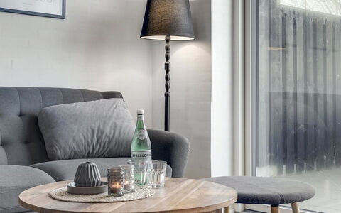 Ilsabe - 2Km from the Sea: Træ, Gulvbelægning, Indretning, Etage, Møbel, Trægulve, Værelse, Loft, Bejdse, Hårdttræ