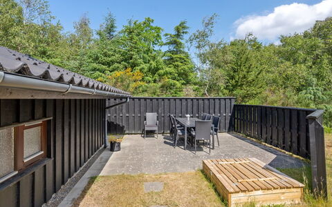 Angja - 800M from the Sea: Have, Backyard, Skygge, Sommerhus, Gård, Sidespor, Landscaping, Hårdttræ, Garden Bygninger, Gårdsplads