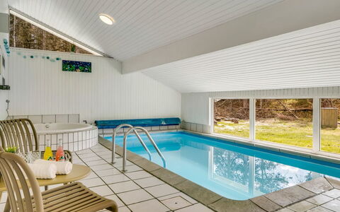 Gladis - 900M from the Sea: Indretning, Gulvbelægning, Etage, Møbel, Loft, Værelse, Udvej, Hotel, Svømmepøl, Design