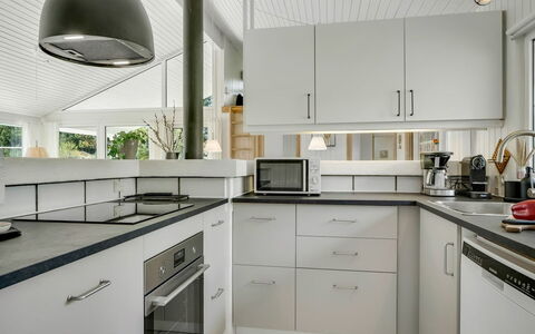 Gladis - 900M from the Sea: Køkken, Countertop, Køkken Apparat, Cabinetry, Indretning, Større Bandage, Møbel, Husholdningsapparat, Gulvbelægning, Loft