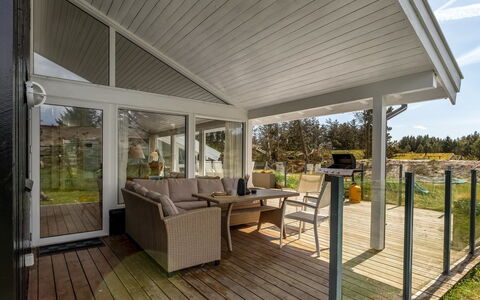 Gladis - 900M from the Sea: Træ, Veranda, Hjem, Tag, Dør, Dæk, Sommerhus, Hårdttræ, Sidespor, Estate