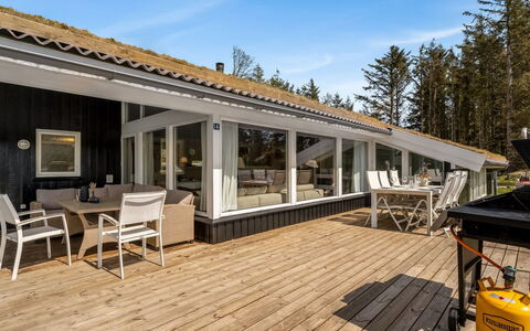 Gladis - 900M from the Sea: Træ, Arkitektur, Tag, Hjem, Hus, Dør, Kompositmateriale, Sommerhus, Veranda, Hårdttræ