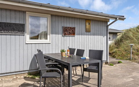 Kulle - 200M from the Sea: Træ, Hjem, Veranda, Dæk, Hårdttræ, Tag, Bejdse, Trægulve, Eco Hotel