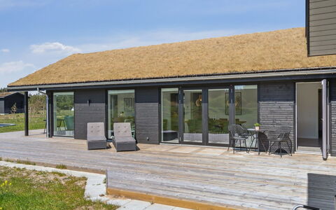 Fredrika - 1.5Km from the Sea: Træ, Tag, Hjem, Sommerhus, Dør, Kompositmateriale, Sidespor, Dæk, Veranda, Skygge