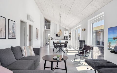 Fredrika - 1.5Km from the Sea: Træ, Loft, Gulvbelægning, Hjem, Indretning, Etage, Lejlighed, Stue