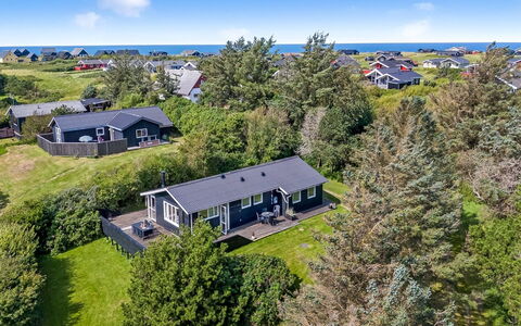 Tuke - 400M from the Sea: Arkitektur, Tag, Hjem, Kompositmateriale, Dagslys, Sidespor, Indkørsel