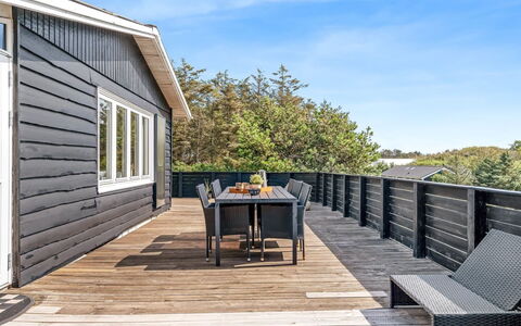 Tuke - 400M from the Sea: Arkitektur, Tag, Hjem, Kompositmateriale, Dagslys, Sidespor, Indkørsel