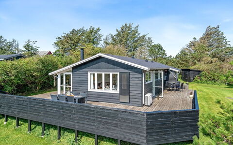 Tuke - 400M from the Sea: Træ, Tag, Hus, Sommerhus, Dør, Hjem, Sidespor, Land Lot, Garden Bygninger, Skur